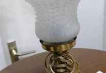Candeeiro de mesa com tulipa fosca antiga