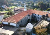 Prédio Em Frente À Igreja De Escariz, Arouca
