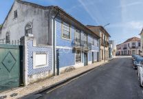 Moradia T4 Com Jardim E Parqueamento No Centro...