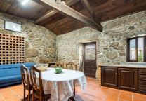 Moradia T3 Em Refóios, P. Lima